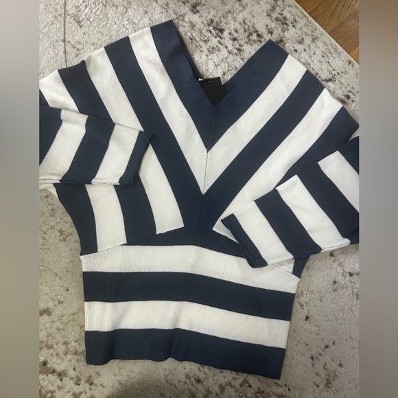 New🩷Navy/white V-cut spring top - Picture 11 of 13